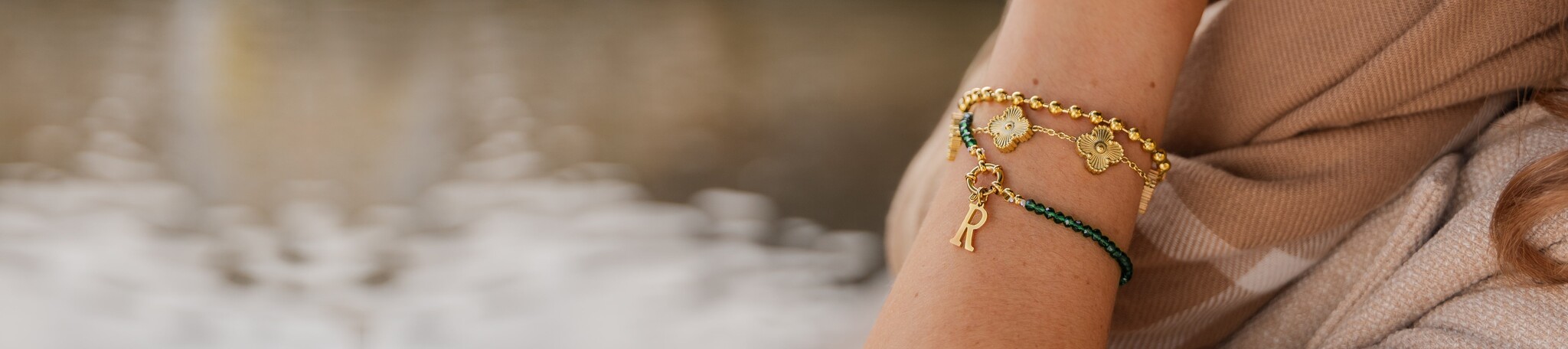 Armbanden met letter