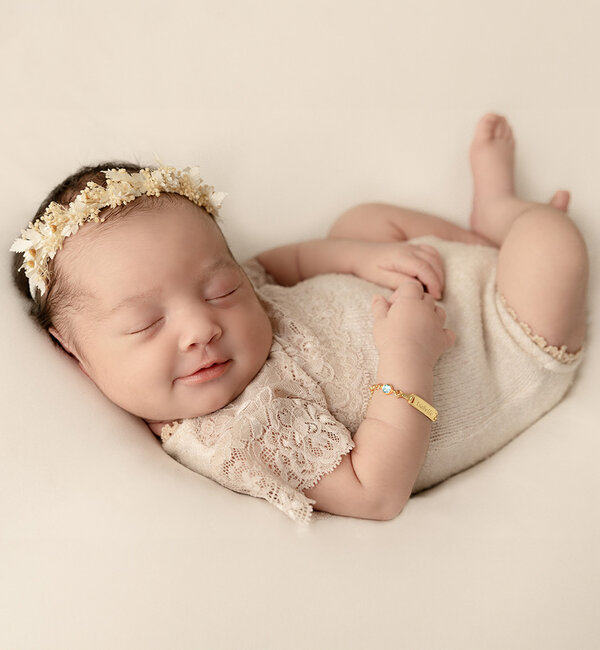 KAYA sieraden Gepersonaliseerde Babyarmband 'Classic Bar' met Geboortesteen