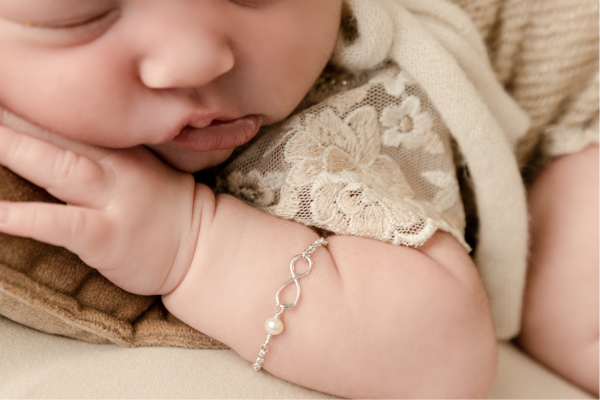 Armbandje infinity met parel