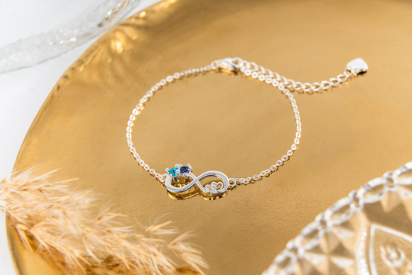Zilveren infinity armband met geboortestenen