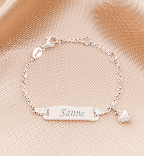 KAYA sieraden Babyarmband 'Classic Bar' met Hartje Bedel