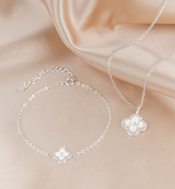 KAYA sieraden Pavé Klaver Armband en Ketting Set met Letter | Zirkonia Kristallen